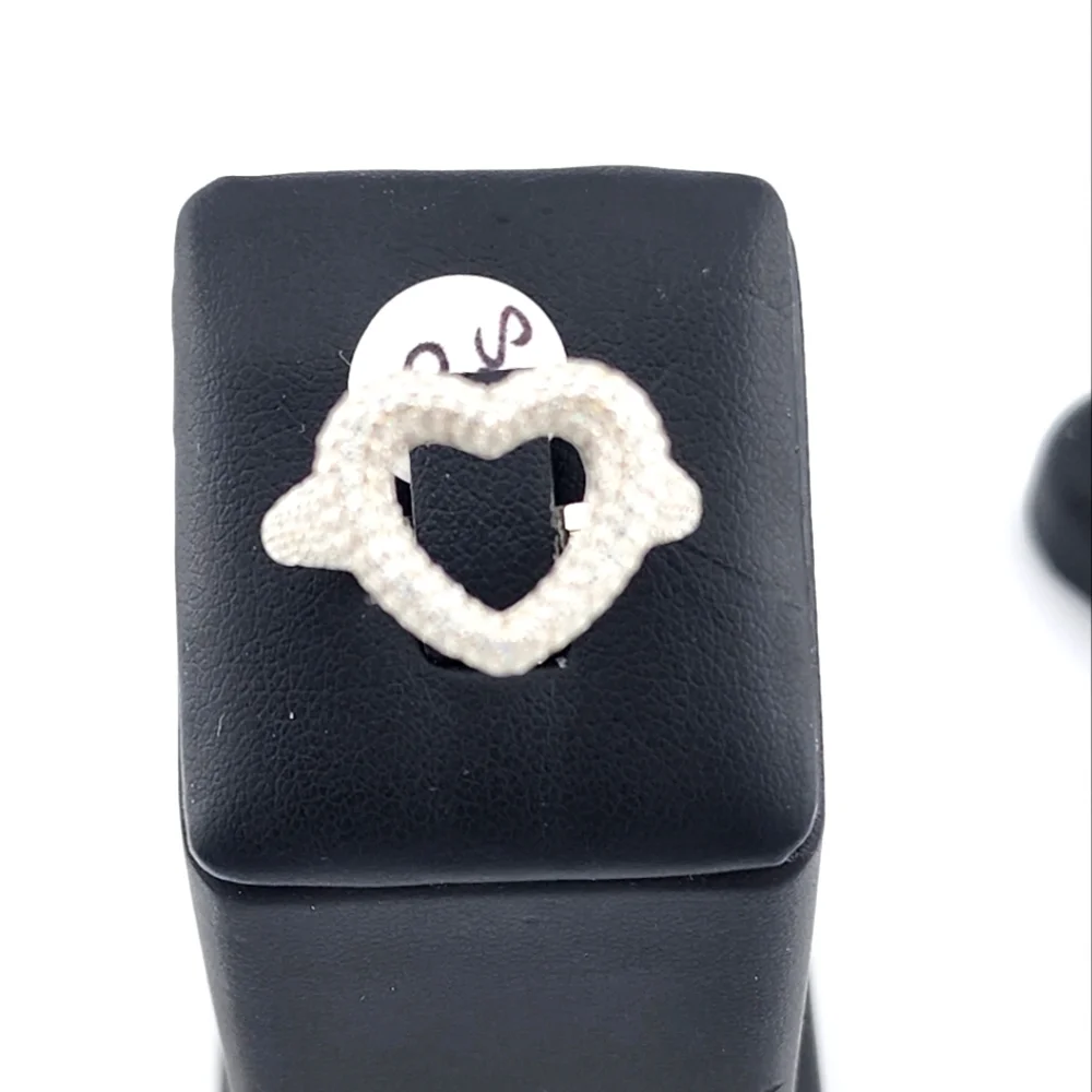 Elegant 925 Sterling Silver Heart Ring – Polished & Chic Design - Picture 3 of 11